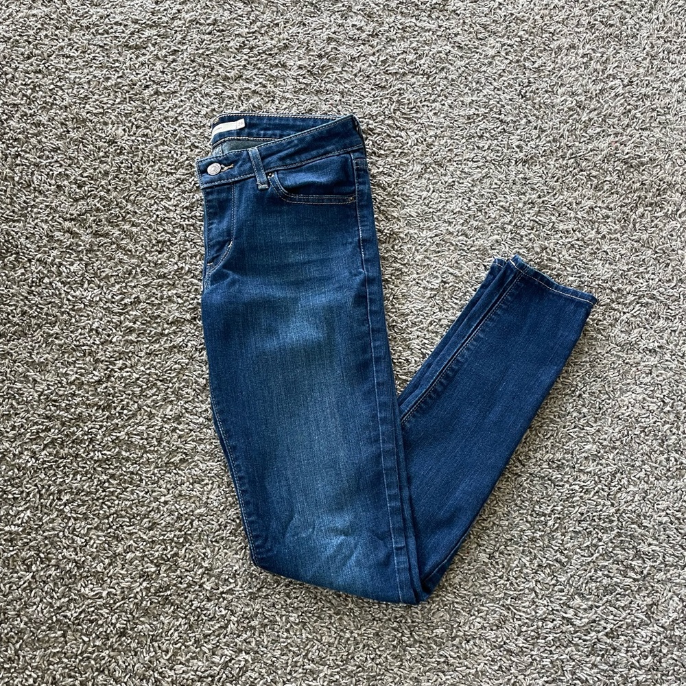Levi low rise skinny jeans size 26
